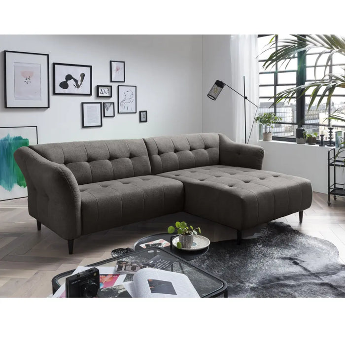 Jak ustawić narożnik w salonie?