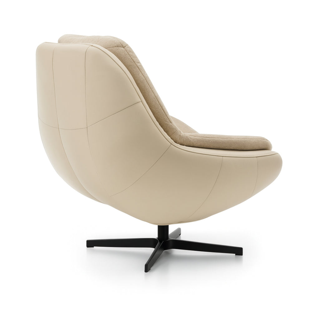 Fotel DIM pikowany na czarnej metalowej nodze