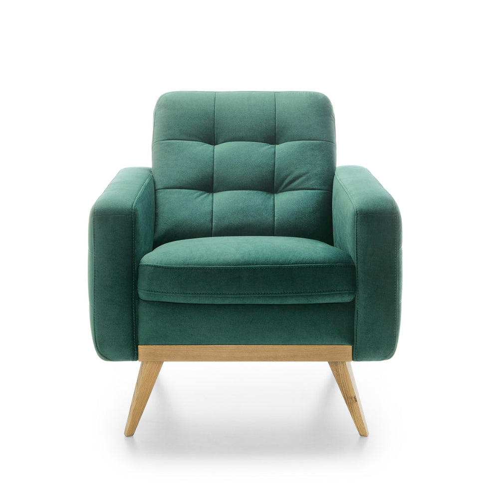 Fotel pikowany NOVA wypoczynkowy na wysokich drewnianych nóżkach